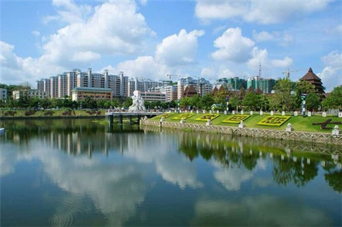 五家渠市中式快餐店值得投吗，五家渠市加盟爱上肉蟹煲要培训吗